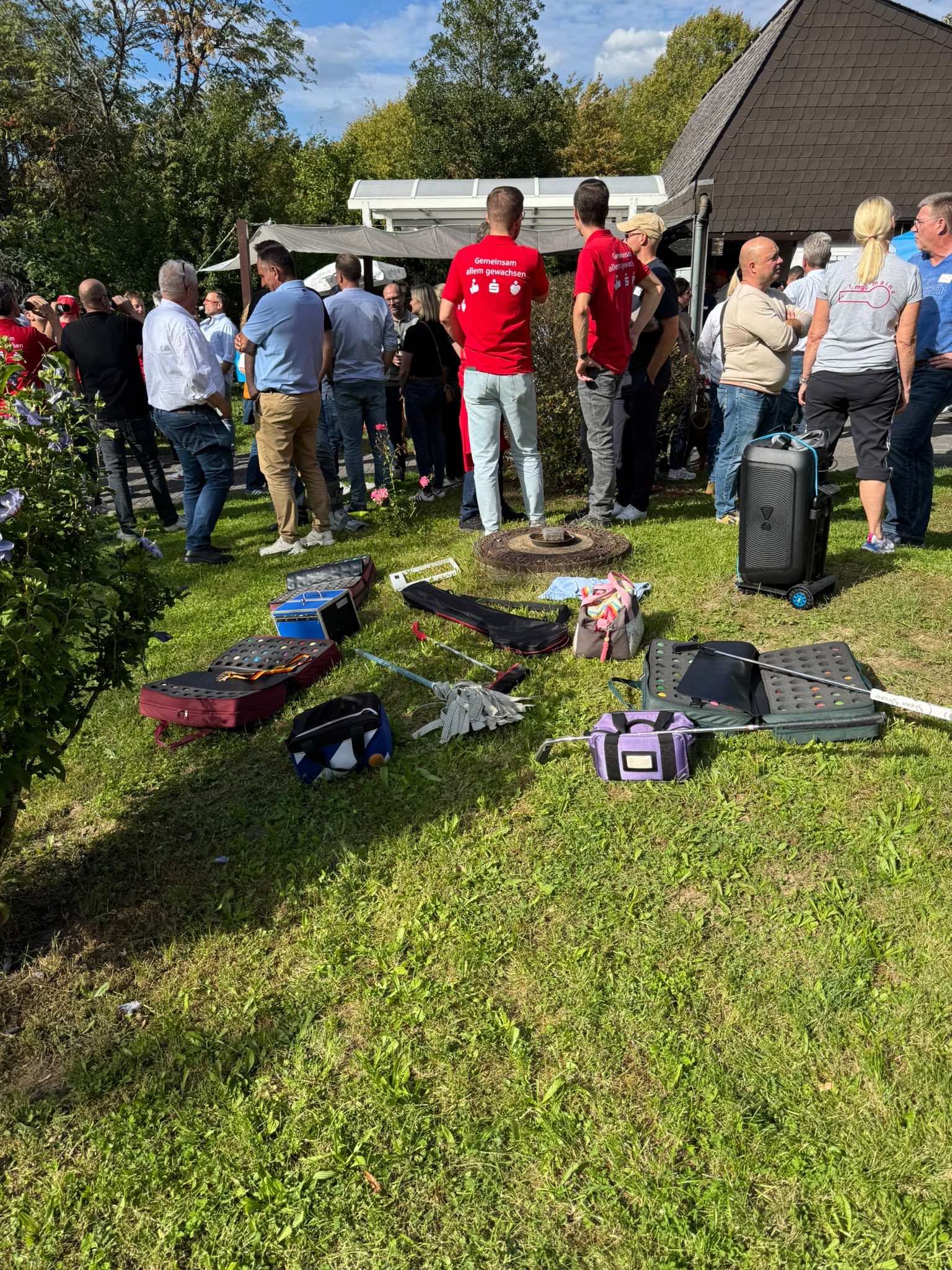 Gäste der Sparkasse Wetzlar beim Unternehmerdialog auf der Minigolfanlage